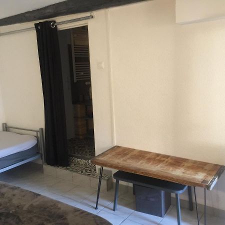 Logement Sur Pte Cour, Rez De Chaussee, Wifi, Clim Vedène Exterior foto